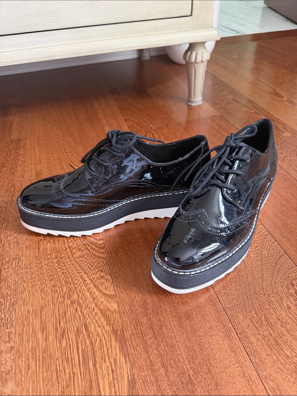 Women’/ Black Patent Wingtip Lace-Up Shoes - Platform Brogue
